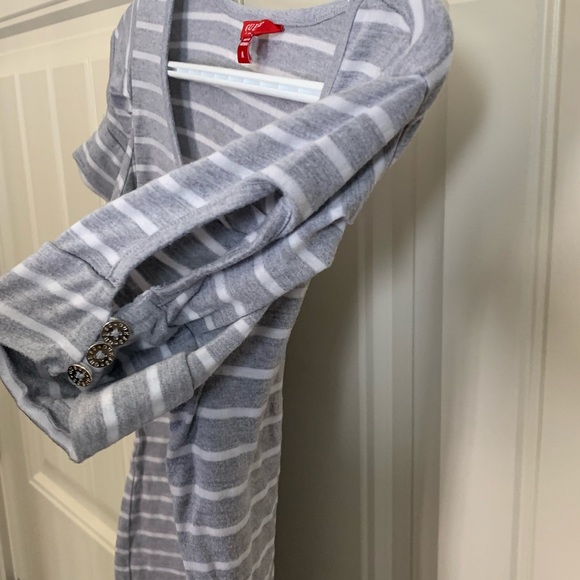 Ladies Guess t-shirt - Picture 2 of 2